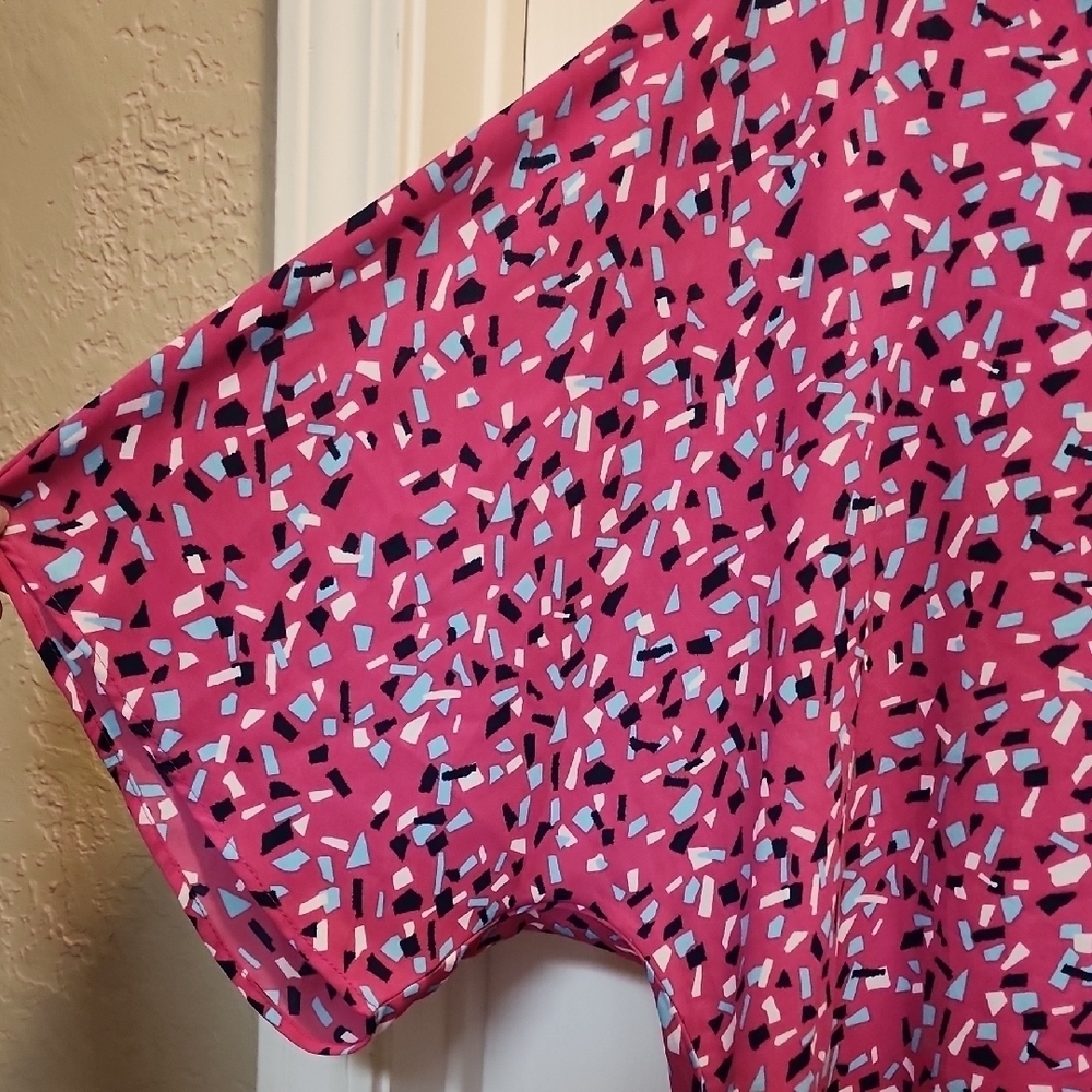 ANDREE BY UNIT Womens 1X Pink Geometric Print Blouse Plus Size - Picture 4 of 6